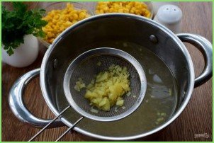 Быстрый куриный суп с кукурузой и имбирем - фото шаг 3