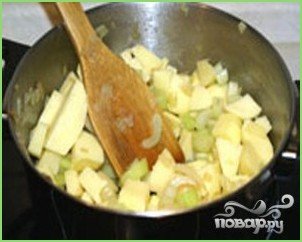 Картофельный суп-пюре с сельдереем и куриными клецками - фото шаг 3