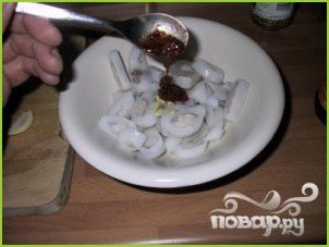 Летний салат из кальмаров - фото шаг 3