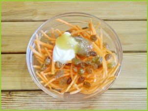 Салат из моркови с изюмом - фото шаг 5