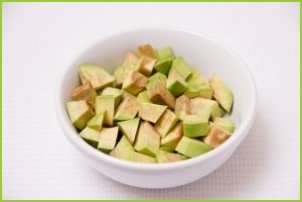 Салат с авокадо и огурцом - фото шаг 3