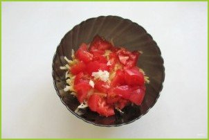 Салат с индейкой, помидором и сыром - фото шаг 4