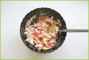 Салат с индейкой, помидором и сыром - фото шаг 6