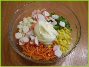 Салат с корейской морковкой и кукурузой - фото шаг 5