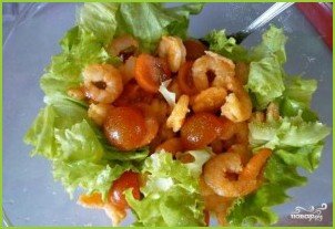 Салат с креветками и помидорами черри - фото шаг 7