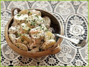 Картофельный салат с копченой рыбой - фото шаг 6
