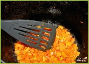 Морковь с зелёным горошком - фото шаг 2