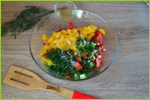 Салат из помидоров, огурцов и перцев - фото шаг 6