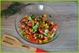 Салат из помидоров, огурцов и перцев - фото шаг 7