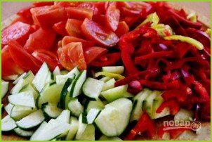 Салат на зиму с огурцами и помидорами - фото шаг 2