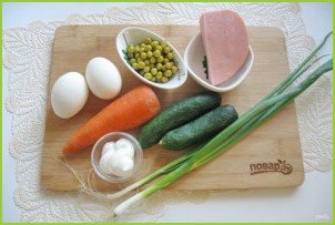 Салат с горошком, яйцами и колбасой - фото шаг 1