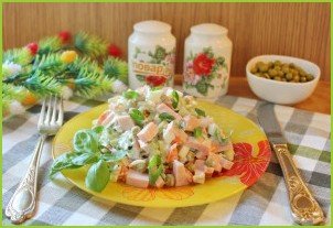 Салат с горошком, яйцами и колбасой - фото шаг 10