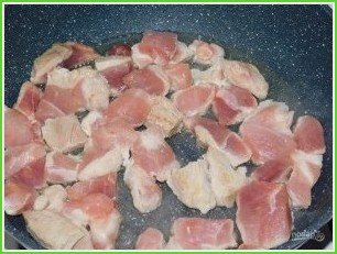 Свинина, тушеная в сливочно-томатном соусе - фото шаг 1