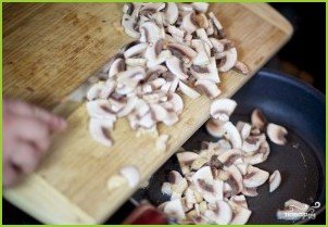 Куриный салат с грибами - фото шаг 2