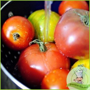 Особый салат из разноцветных помидоров - фото шаг 2