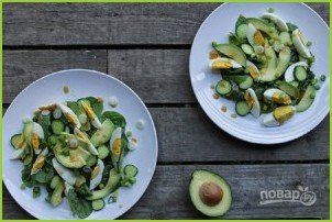 Салат из авокадо, яиц и огурцов - фото шаг 6