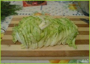 Салат с капустой и плавленым сыром - фото шаг 2