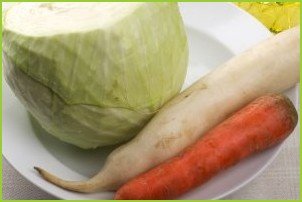 Свежий салат из капусты с морковью - фото шаг 1