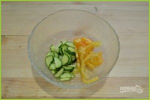 Овощной салат с ореховым соусом - фото шаг 4