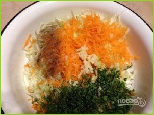 Салат из свежей капусты и моркови - фото шаг 4
