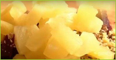 Диетический салат с ананасами и свеклой - фото шаг 3