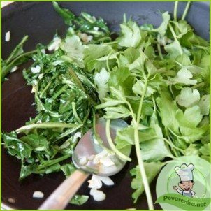 Салат из листьев одуванчика - фото шаг 3