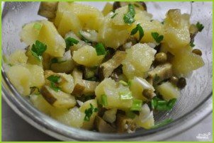 Салат картофельный с маринованными огурцами - фото шаг 4