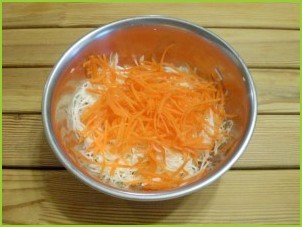 Салат витаминный из капусты и моркови с уксусом - фото шаг 3