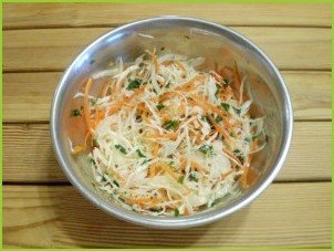 Салат витаминный из капусты и моркови с уксусом - фото шаг 6