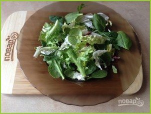 Зеленый салат с селедкой и авокадо - фото шаг 1
