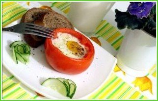 Яичница в помидорах в духовке - фото шаг 3