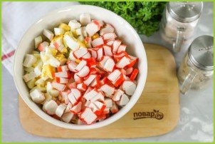 Салат с крабовыми палочками и овощами - фото шаг 4