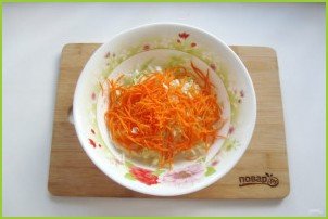 Капуста с чесноком и морковью - фото шаг 3