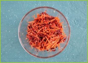 Салат из моркови, свеклы и редьки - фото шаг 4