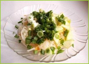 Салат из квашеной капусты с яблоками - фото шаг 3