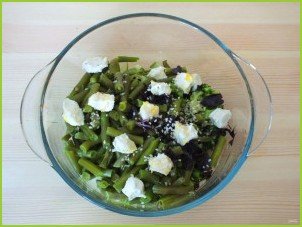 Салат из зеленой фасоли с сыром - фото шаг 3