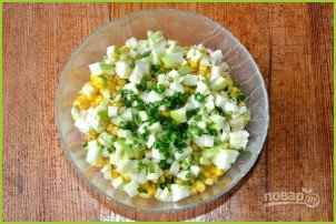 Крабовый салат с зеленым яблоком - фото шаг 5