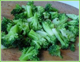 Омлет с брокколи на сковороде - фото шаг 1
