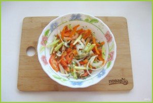 Простой салат из шампиньонов консервированных - фото шаг 8