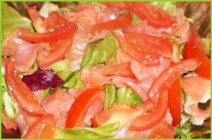 Простой салат с семгой слабосоленой - фото шаг 3
