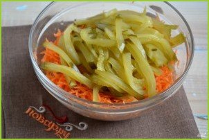 Салат из огурцов с морковкой по-корейски - фото шаг 5