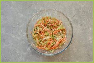 Салат из зеленой и черной редьки - фото шаг 4