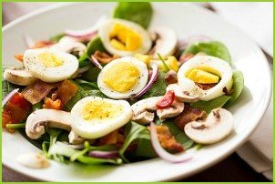Салат с грибами и яйцами - фото шаг 4