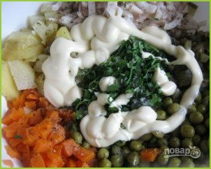 Салат с кальмарами и соленым огурцом - фото шаг 7