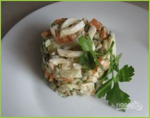 Салат с кальмарами и соленым огурцом - фото шаг 8