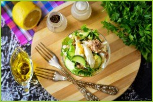 Салат с консервированным тунцом, яйцом и огурцом - фото шаг 7