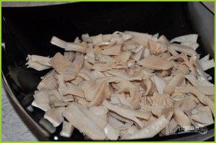 Салат с консервированными кальмарами - фото шаг 1