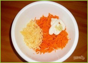 Салат сырный с чесноком и морковью - фото шаг 4