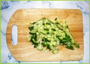 Крабовый салат с огурцом - фото шаг 4