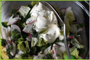 Летний салат с редисом и черемшой - фото шаг 5